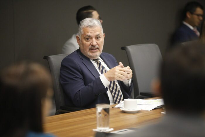 José Miguel Villalobos apoya prohibir a diputados ejercer profesiones y dijo que buscará que se amplíe a otras actividades