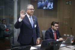 Diputados cuestionaron a rector de la UCR por becas y manejo del FEES