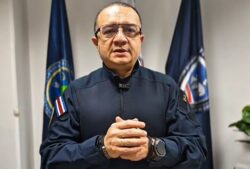 Ministro de Seguridad llama a policías a la calma luego de anuncio sobre rotaciones