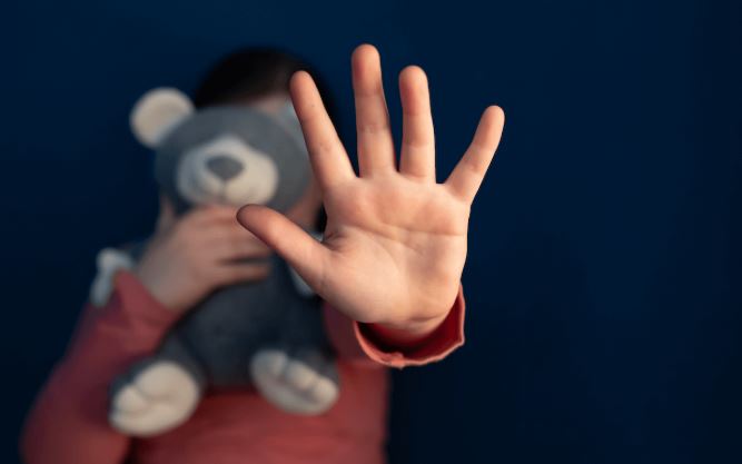 OIJ suma al menos un caso por posible irresponsabilidad de padres de menores cada dos días