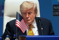 Donald Trump descartó poner límites al desarrollo de la inteligencia artificial: «No podemos detenerla»