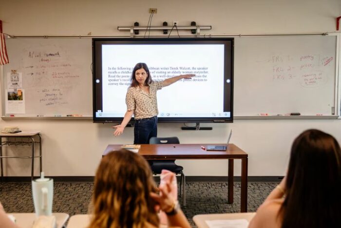 Nueva York prohibirá el uso de inteligencia artificial en escuelas primarias e intermedias