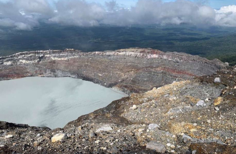 OVSICORI: Volcán Rincón de la Vieja mantiene frecuentes emisiones de gas