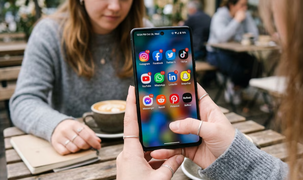 Proyecto propone prohibir acceso a redes sociales a menores de 15 años y cobrar impuesto a plataformas