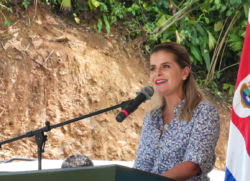 Laura Fernández urge aprobación de plan para destinar aporte patronal del Banco Popular a pensiones