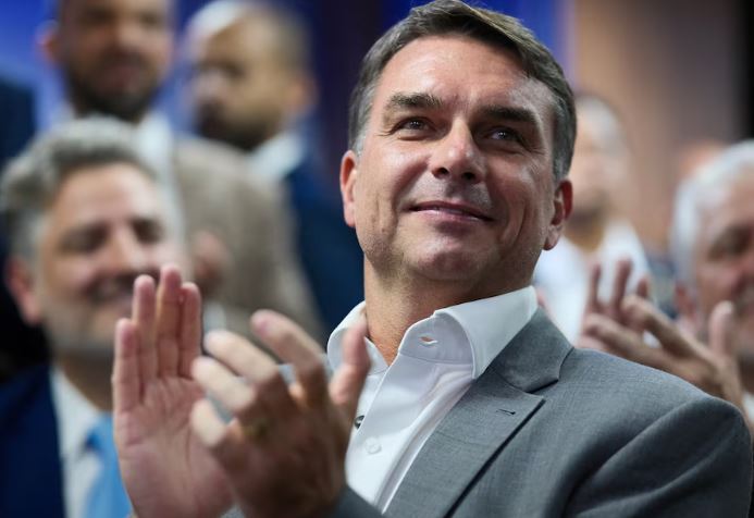 Flávio Bolsonaro acumula apoyos para el balotaje: sumó a Republicanos y Novo para la segunda vuelta contra Lula