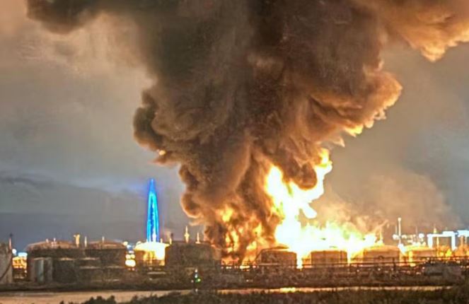 Ucrania lanzó contra San Petersburgo uno de los mayores ataques con drones: golpeó dos terminales petroleras y un centro logístico