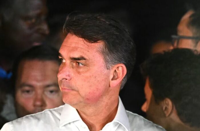 La Justicia de Brasil le prohibió salir del país a Flavio Bolsonaro por una investigación de blanqueo de capitales