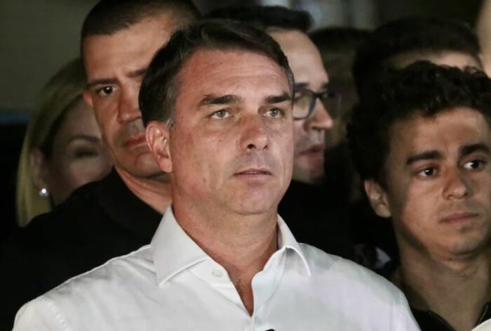 Flávio Bolsonaro abandonó Brasil tras la derrota electoral y viaja rumbo a Estados Unidos