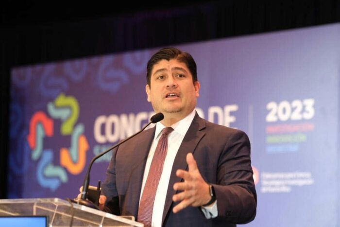 Carlos Alvarado defiende que expresidentes enfrenten cuestionamientos judiciales ante propuesta de reelección presidencial