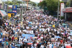 Estudiantes advierten que mantendrán protestas si diálogo no frena recortes a universidades