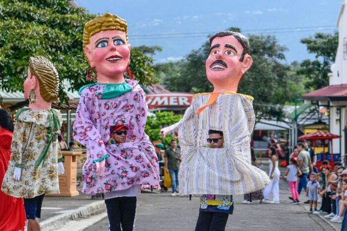 ¡La Segua, la Giganta y la Llorona a las calles! Costa Rica celebra el Día Nacional de la Mascarada