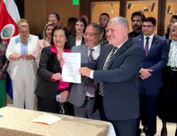 Fracción de Pueblo Soberano presenta proyecto de ley para permitir reelección presidencial continua