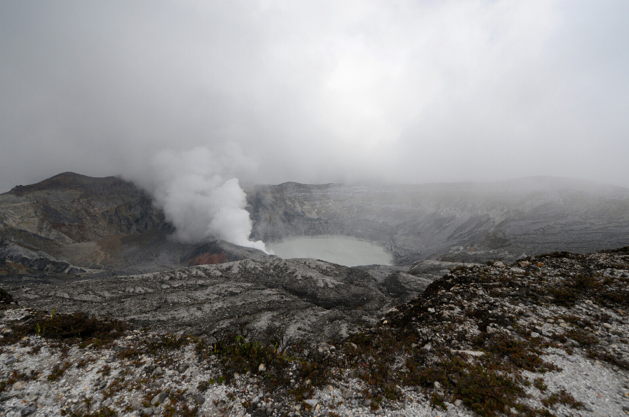 Plumas de volcanes son más visibles en octubre por condiciones de humedad y viento