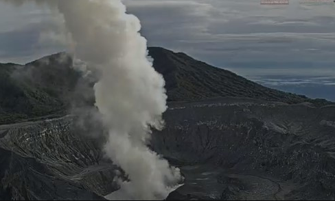 OVSICORI explica aparición de pluma en el volcán Poás este viernes