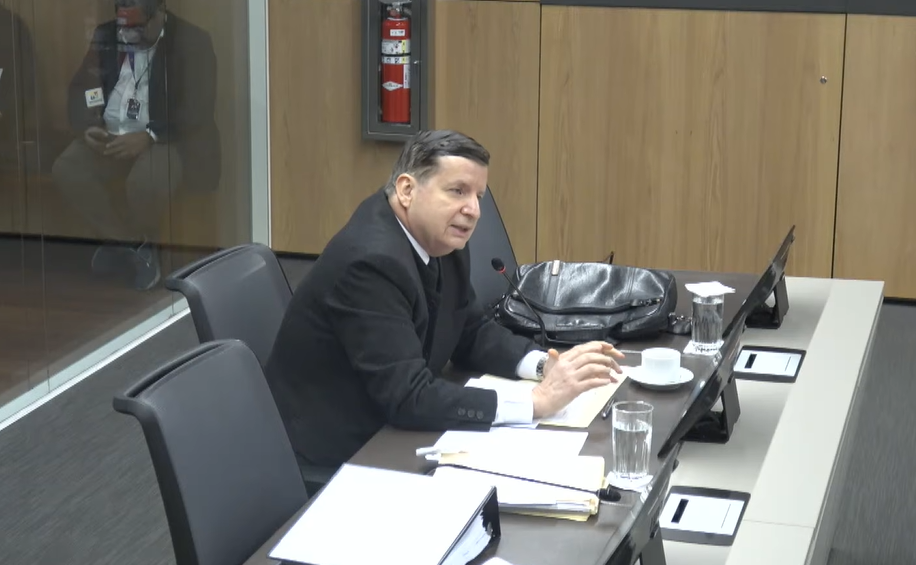 Comisión rechaza reelección de Jorge Araya como magistrado de la Sala Constitucional