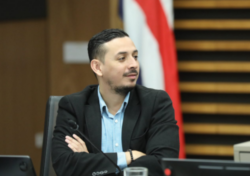 Oficialismo fustiga a Ariel Robles por llamar a protestar como en Francia y España: Exdiputado niega incitar a la violencia