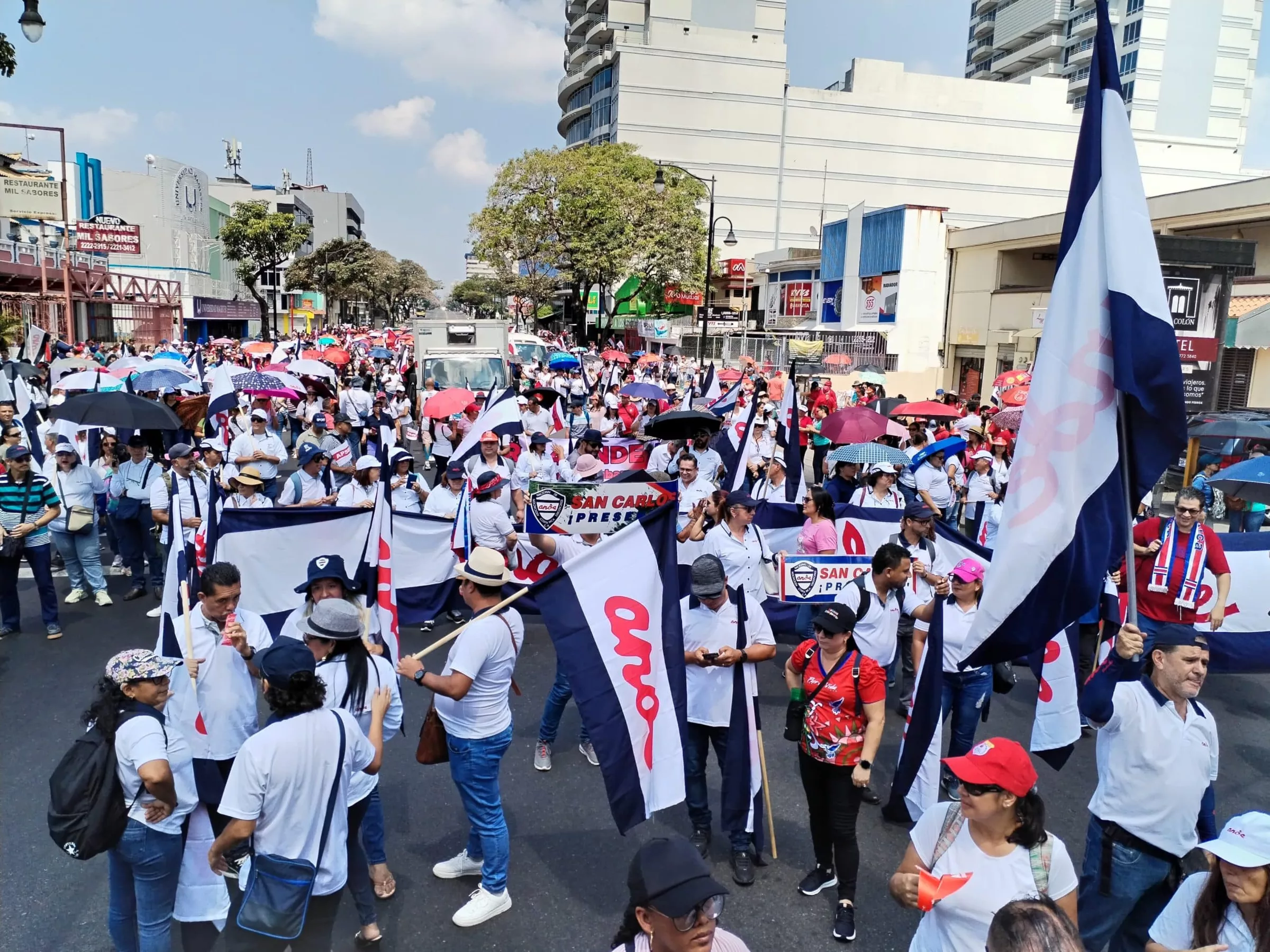 Sindicatos preparan “gran manifestación” contra políticas del Gobierno en inversión educativa y salarios