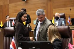 PLN presenta moción para investigar nexos políticos y financiamiento relacionados con extraditable Tam Zhang