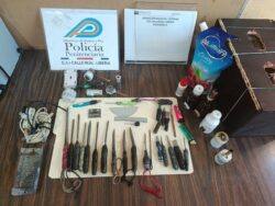 Policía Penitenciaria decomisa armas blancas, drogas e impide ingreso de celular tras operativo en cárceles