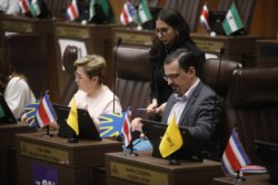 Diputados de oposición presentan consulta ante Sala IV sobre jornadas 4×3 y se frena votación en segundo debate