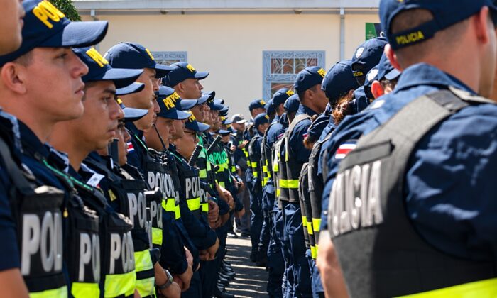 Fuerza Pública destinará 1500 oficiales a cementerios, templos y centros comerciales por Halloween